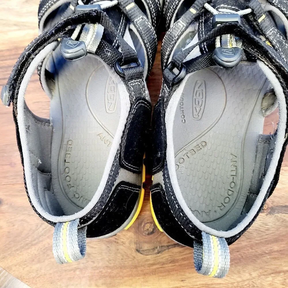 KEEN Hiking Sandal CNX Waterproof Black Yellow Men/Youth Size 7
